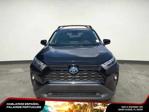 Used 2022 Toyota RAV4 XLE Premium AWD/4WD image 9