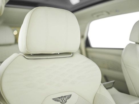 Used 2025 Bentley Bentayga Extended Wheelbase image 31