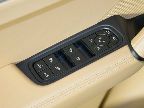 Certified 2024 Porsche Cayenne Coupe AWD/4WD image 19