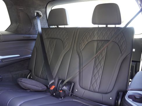 Used 2022 BMW X7 M50i AWD/4WD image 28
