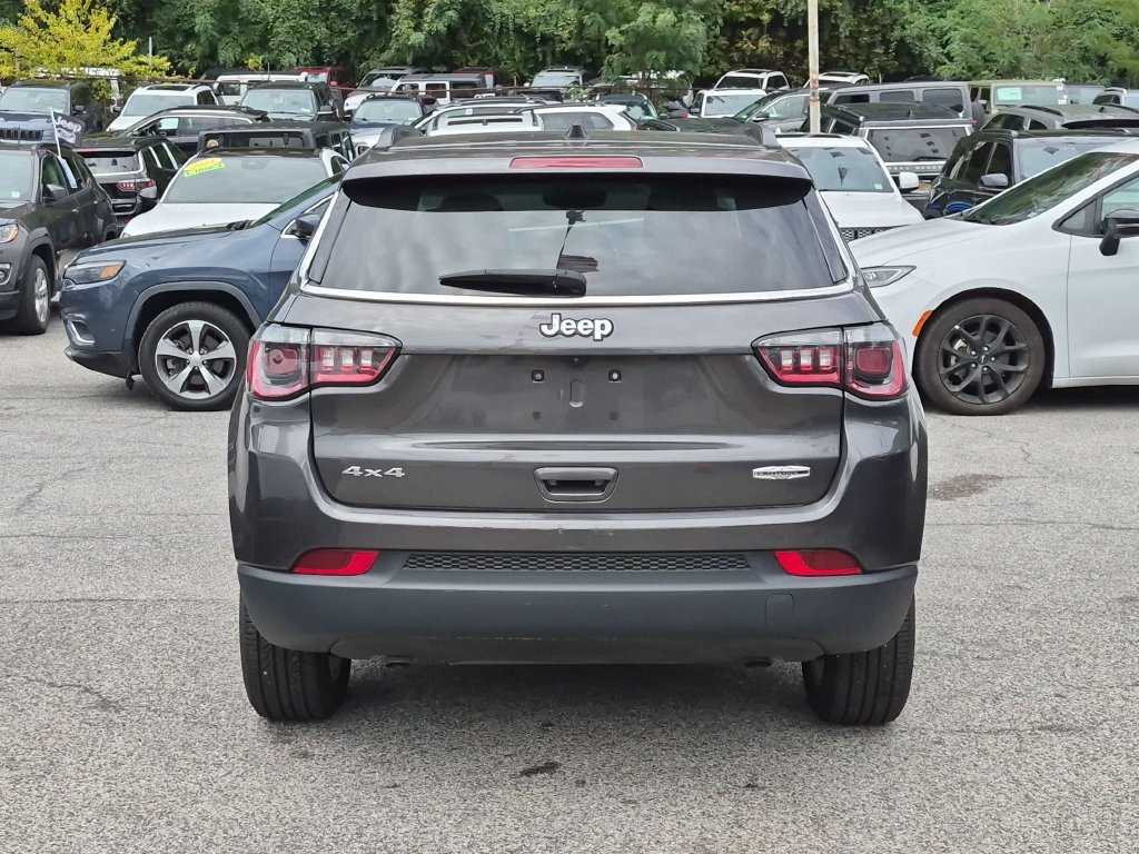 Used 2023 Jeep Compass Latitude w/ Sun and Sound Group AWD/4WD image 5