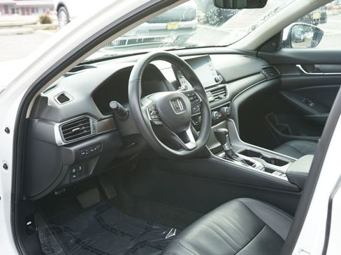 Used 2018 Honda Accord Touring image 14