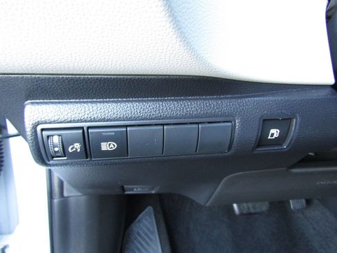 Used 2022 Toyota Corolla LE image 11