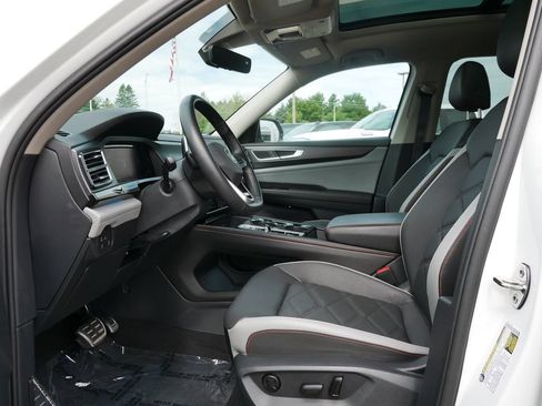 Used 2025 Volkswagen Atlas Peak Edition SE AWD/4WD image 9