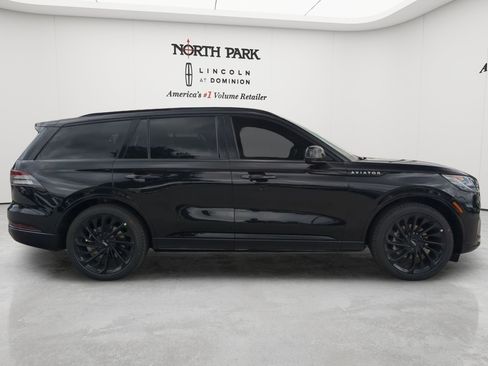 New 2026 Lincoln Aviator Reserve w/ Luxury Package RWD image 2