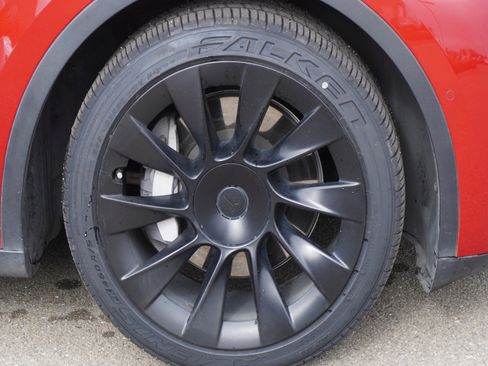 Used 2021 Tesla Model Y Long Range image 5