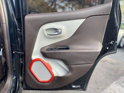 Used 2015 Jeep Renegade Limited image 36