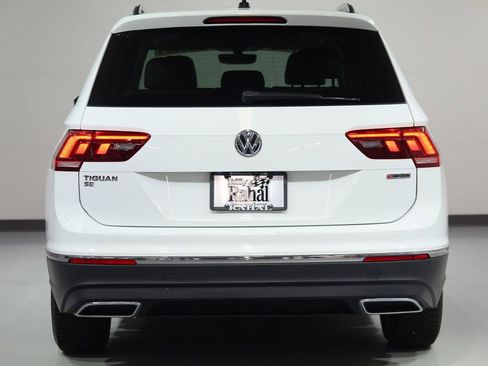 Used 2021 Volkswagen Tiguan SE w/ Panoramic Sunroof Package AWD/4WD image 2