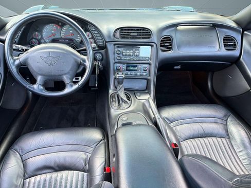 Used 2001 Chevrolet Corvette Coupe w/ Preferred Equipment Group2 image 16