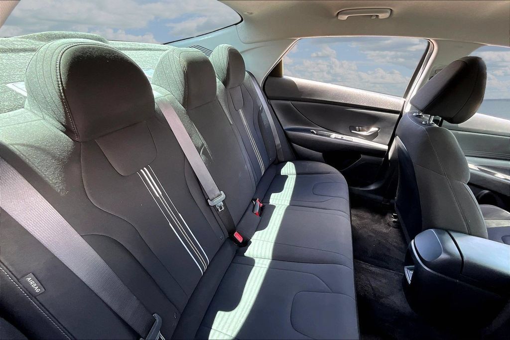 Used 2024 Hyundai Elantra Blue FWD image 24