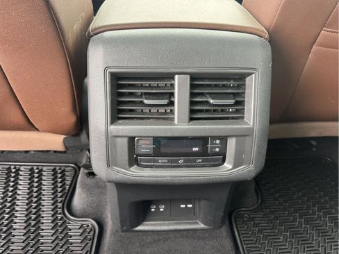 Used 2023 Volkswagen Atlas SE w/ Panoramic Sunroof Package image 16