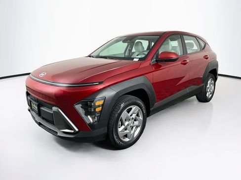 Used 2025 Hyundai Kona SE AWD/4WD image 3