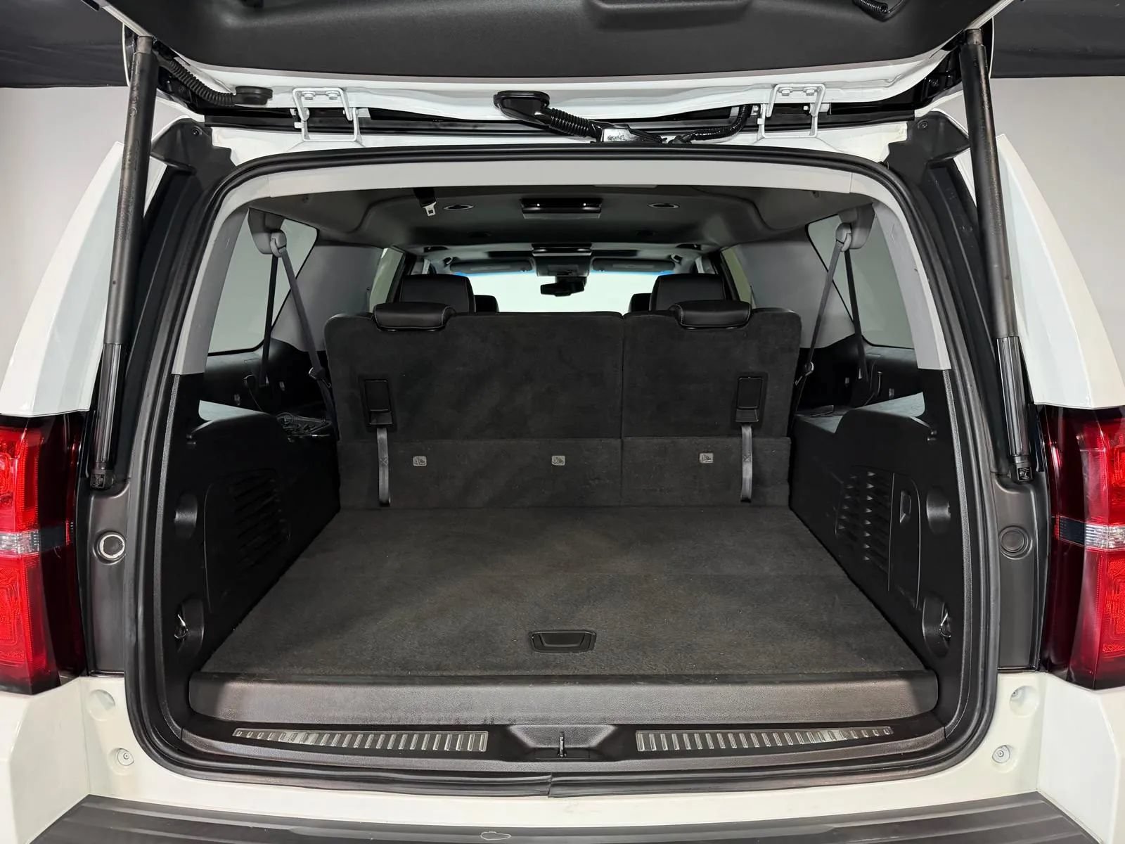 Used 2015 Chevrolet Suburban LT RWD image 14
