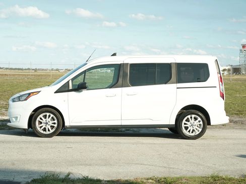 Used 2021 Ford Transit Connect XLT FWD image 2