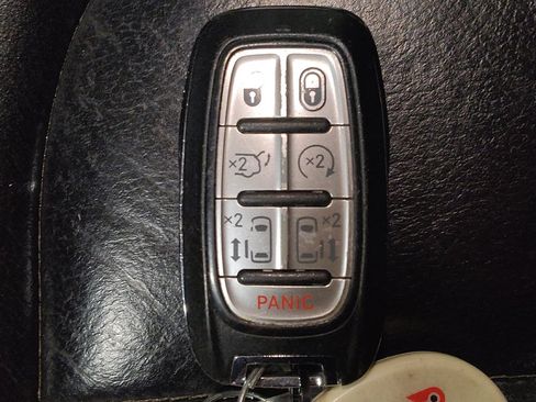 Used 2017 Chrysler Pacifica Touring-L image 32