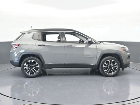 Used 2022 Jeep Compass Limited image 7