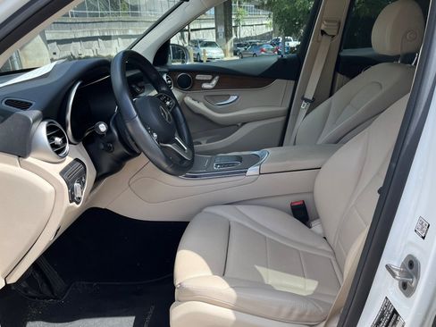 Used 2022 Mercedes-Benz GLC 300 4MATIC image 3