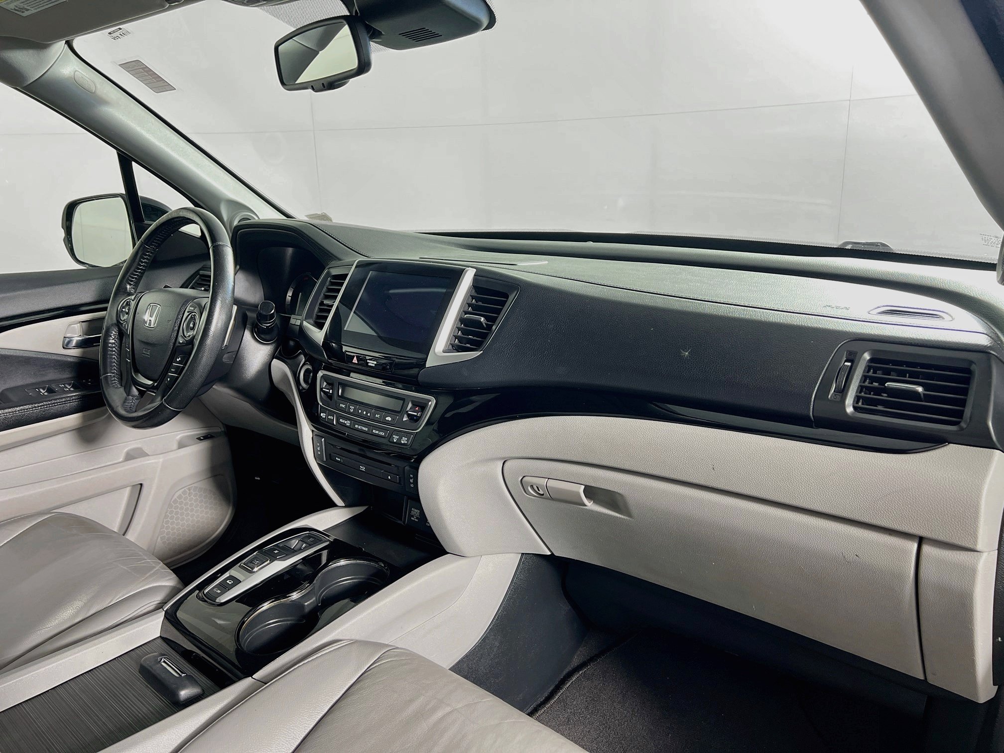 Used 2016 Honda Pilot Touring image 27