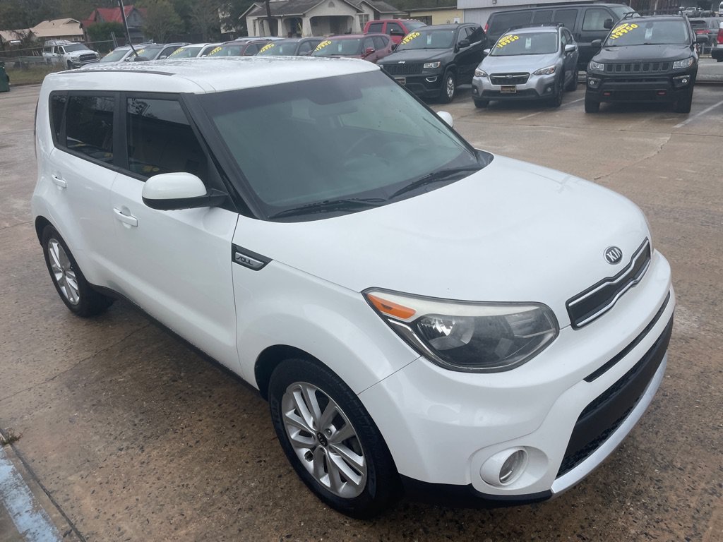 Used 2018 Kia Soul + FWD image 4