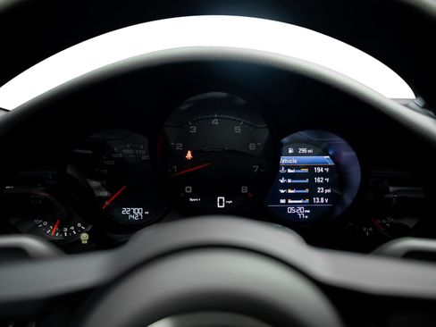 Used 2018 Porsche 911 Carrera RWD image 40