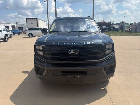Used 2025 Ford Expedition Active AWD/4WD image 4
