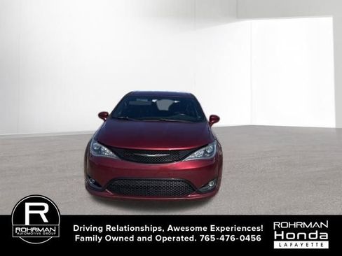 Used 2018 Chrysler Pacifica Touring Plus w/ S Appearance Package image 2