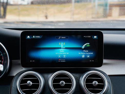 Used 2021 Mercedes-Benz GLC 300 4MATIC image 15