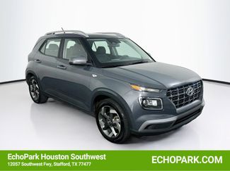 Used 2025 Hyundai Venue SEL FWD video 1