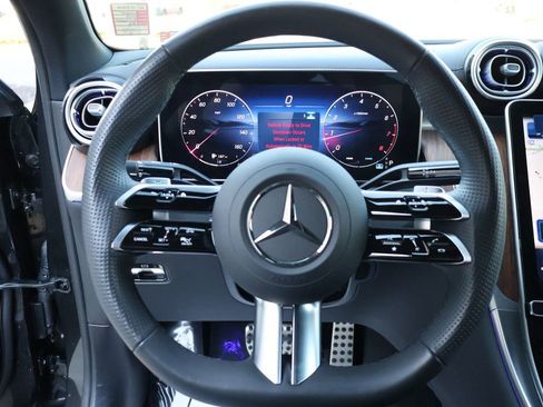 Used 2025 Mercedes-Benz GLC 300 4MATIC image 31