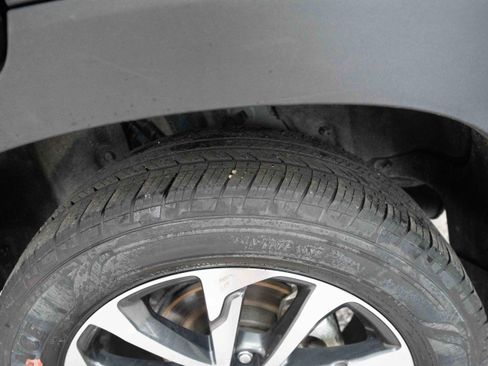 Used 2023 Toyota Corolla Cross XLE image 30