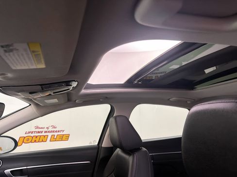 Used 2022 Hyundai Sonata Limited w/ Preferred Accessory Package image 16