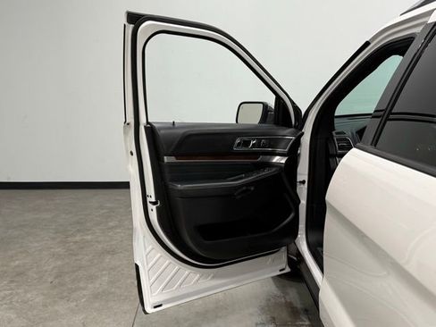 Certified 2017 Ford Explorer Platinum image 13