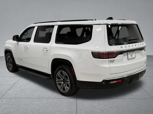 Used 2024 Jeep Wagoneer L Series II w/ Flexible Seating Group AWD/4WD image 8