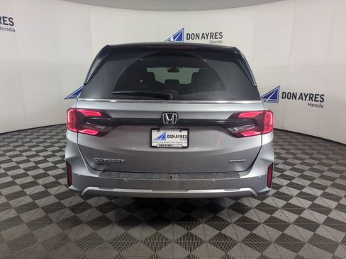 Certified 2025 Honda Odyssey Touring image 5