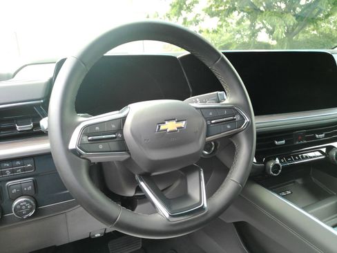 Used 2026 Chevrolet Suburban Z71 AWD/4WD image 24
