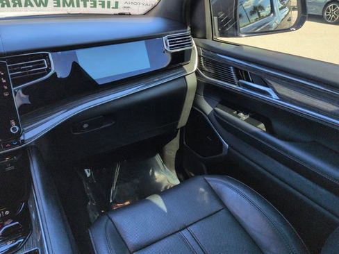 Used 2022 Jeep Wagoneer Series III w/ Premium Group I image 17