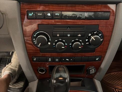 Used 2005 Jeep Grand Cherokee Limited image 23