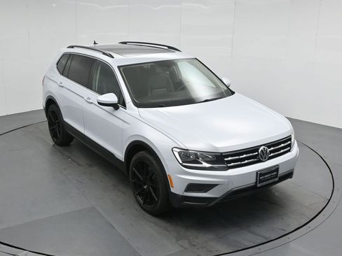 Used 2019 Volkswagen Tiguan SE w/ Panoramic Sunroof Package FWD image 38