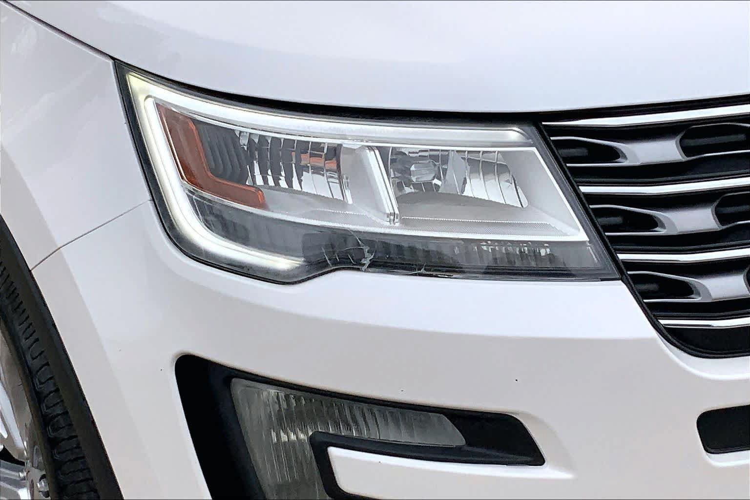 Used 2017 Ford Explorer Limited w/ Equipment Group 303A AWD/4WD image 27