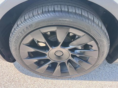 Used 2021 Tesla Model Y Long Range AWD/4WD image 16