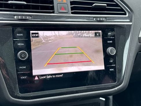 Used 2022 Volkswagen Tiguan SE R-Line image 26