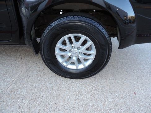 Used 2016 Nissan Frontier SV image 11