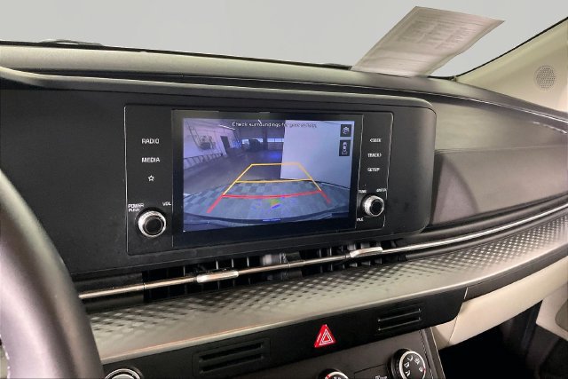 Used 2022 Kia Carnival LX FWD image 13