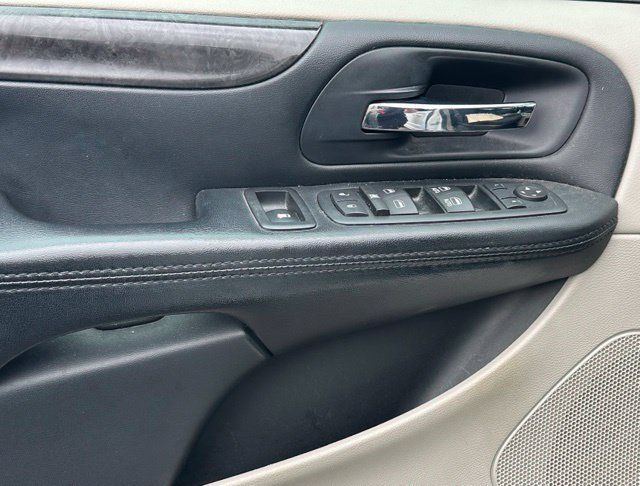 Used 2016 Dodge Grand Caravan SXT FWD image 26