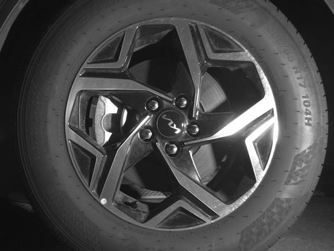 Used 2025 Kia Sportage LX image 12