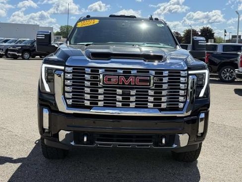 Used 2024 GMC Sierra 2500 Denali w/ Denali Reserve Package AWD/4WD image 3