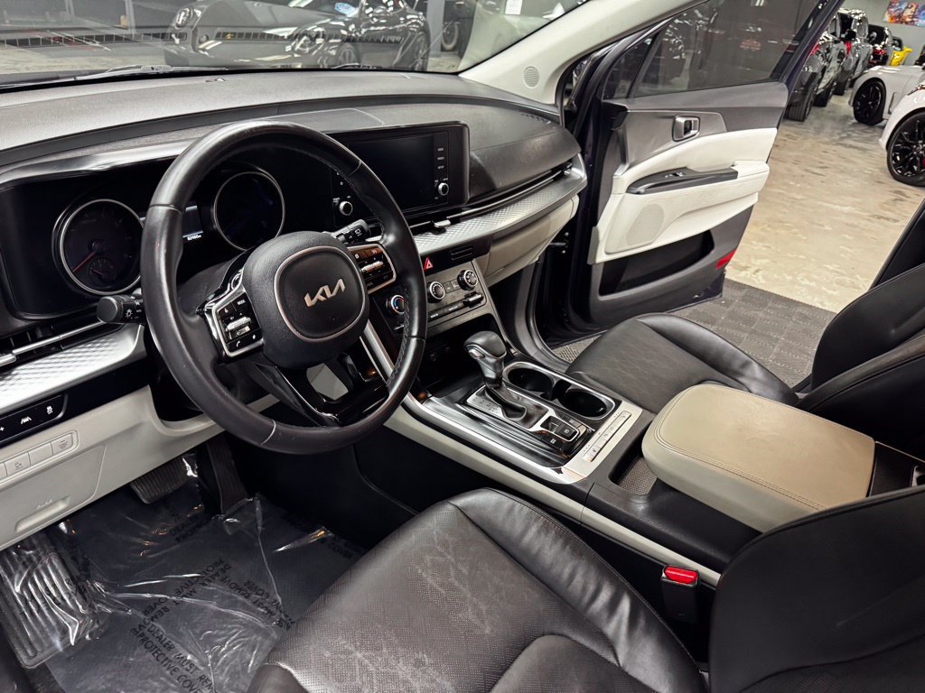 Used 2024 Kia Carnival LX FWD image 32