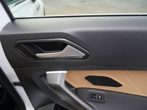 Used 2022 Volkswagen Tiguan SE w/ Panoramic Sunroof Package image 29