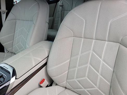 Used 2024 BMW 760i xDrive w/ Premium Package 2 image 5