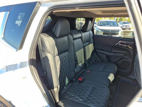 Used 2024 Mitsubishi Outlander 4WD Plug-In Hybrid image 65